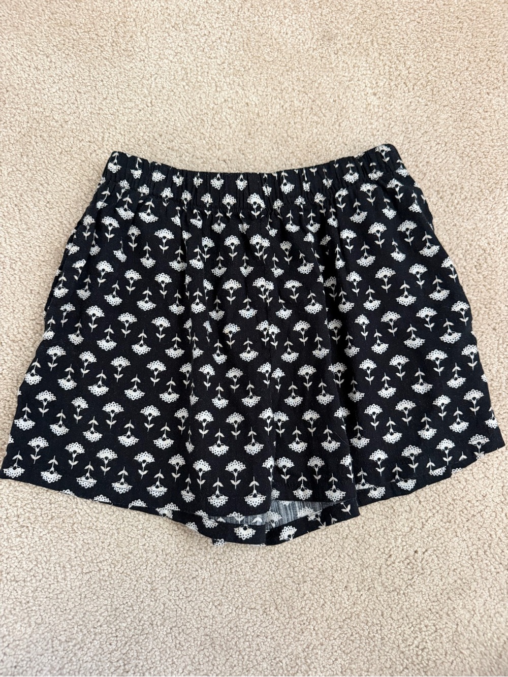 Black and White Floral Print Women's Shorts
